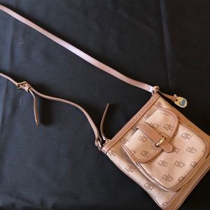 Dooney & Bourke cross body bag